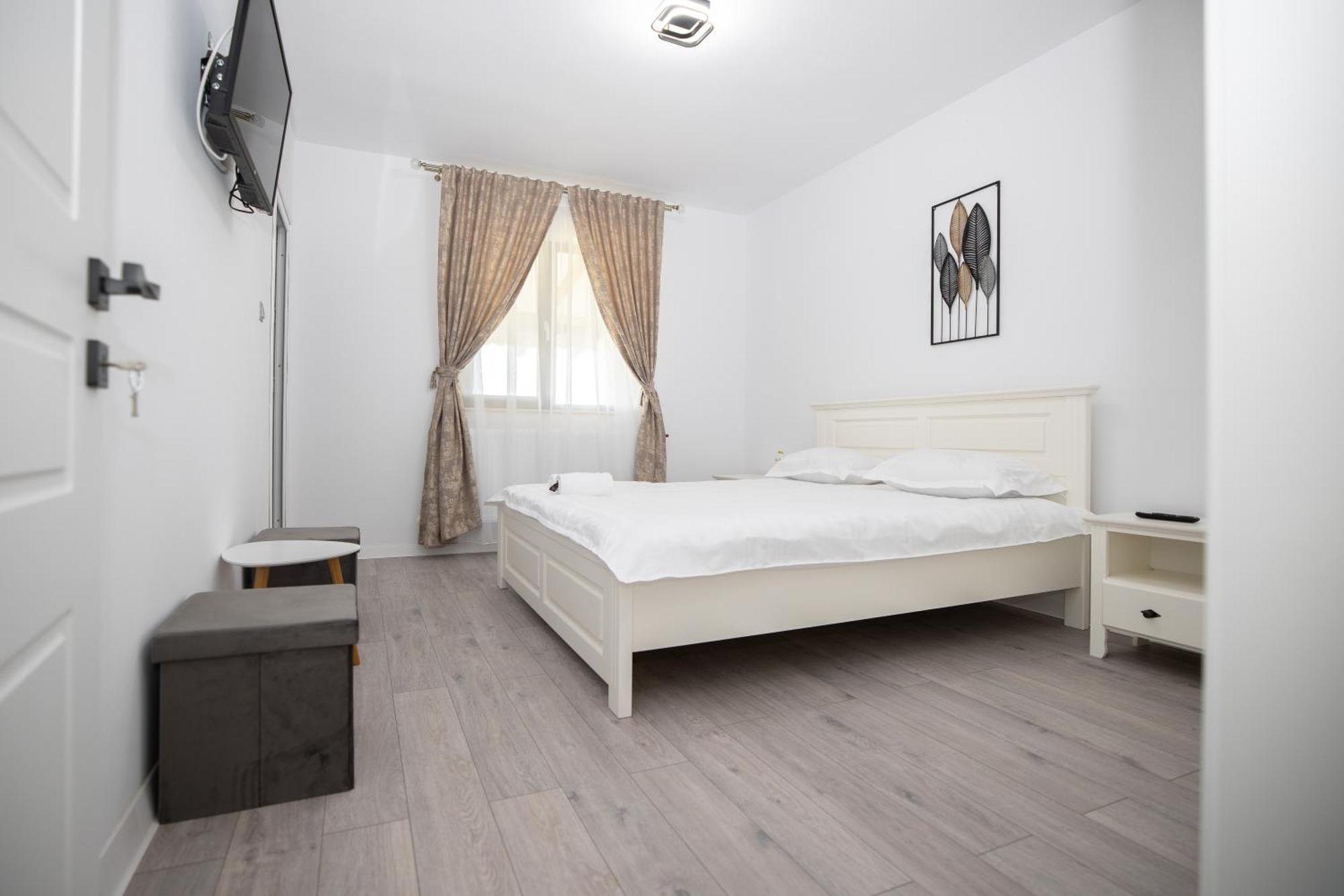 Rem Garden Hotel Novaci-Straini Exterior photo